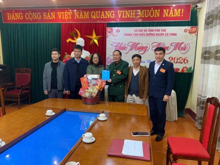 Lãnh đạo Nhà trường đến thăm, chúc Tết Trung tâm Điều dưỡng người có công K5